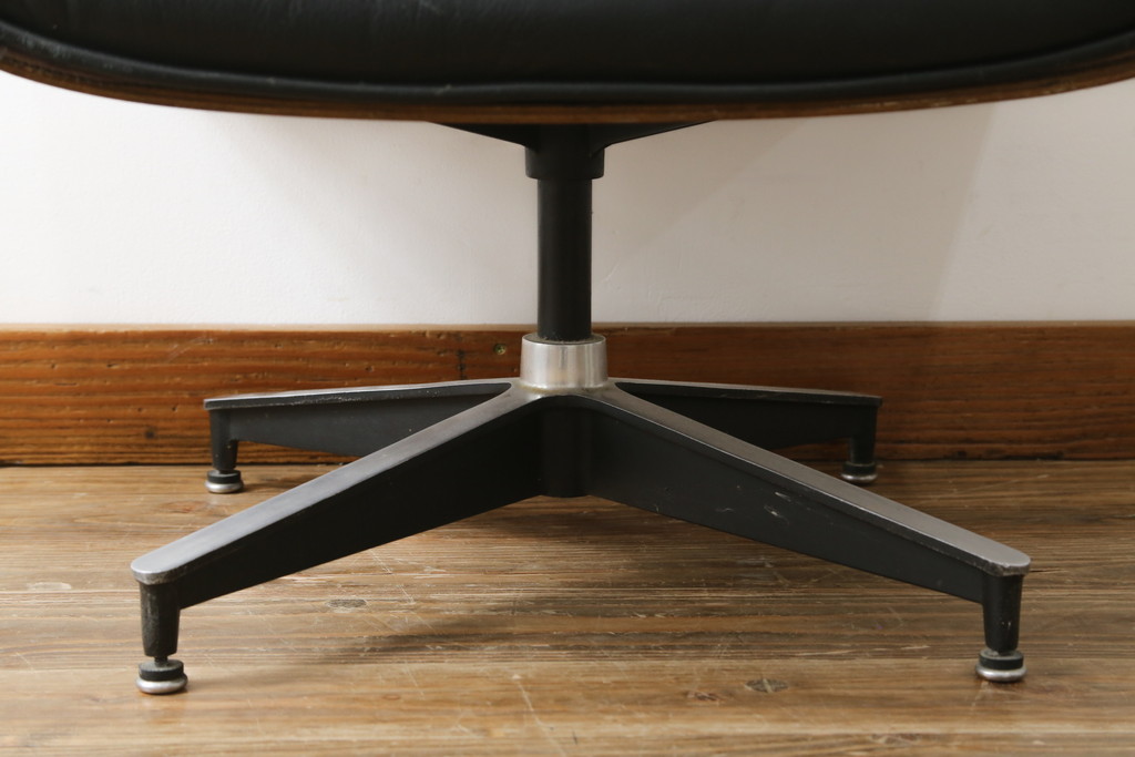 アメリカビンテージ　Hermanmiller(ハーマンミラー社)　ローズウッド材　チャールズ&レイ・イームズ　モダンで大人空間を演出するオットマン(フットスツール、椅子、イス、チェア、ヴィンテージ)(R-081199)