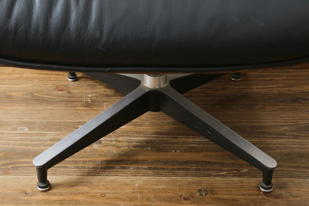 アメリカビンテージ　Hermanmiller(ハーマンミラー社)　ローズウッド材　チャールズ&レイ・イームズ　モダンで大人空間を演出するオットマン(フットスツール、椅子、イス、チェア、ヴィンテージ)(R-081199)