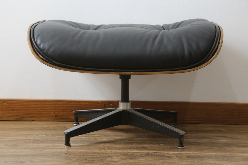 アメリカビンテージ　Hermanmiller(ハーマンミラー社)　ローズウッド材　チャールズ&レイ・イームズ　モダンで大人空間を演出するオットマン(フットスツール、椅子、イス、チェア、ヴィンテージ)(R-081199)