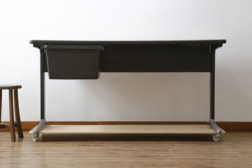 アメリカビンテージ　Hermanmiller(ハーマンミラー社)　アクション・オフィス(Action Office)　ロバート・プロプスト(Robert Propst)　ジョージ・ネルソン(George Nelson)　スタイリッシュなデザインが素敵なワークデスク(机、作業台、在宅用、在宅ワーク用、ヴィンテージ)(R-081202)