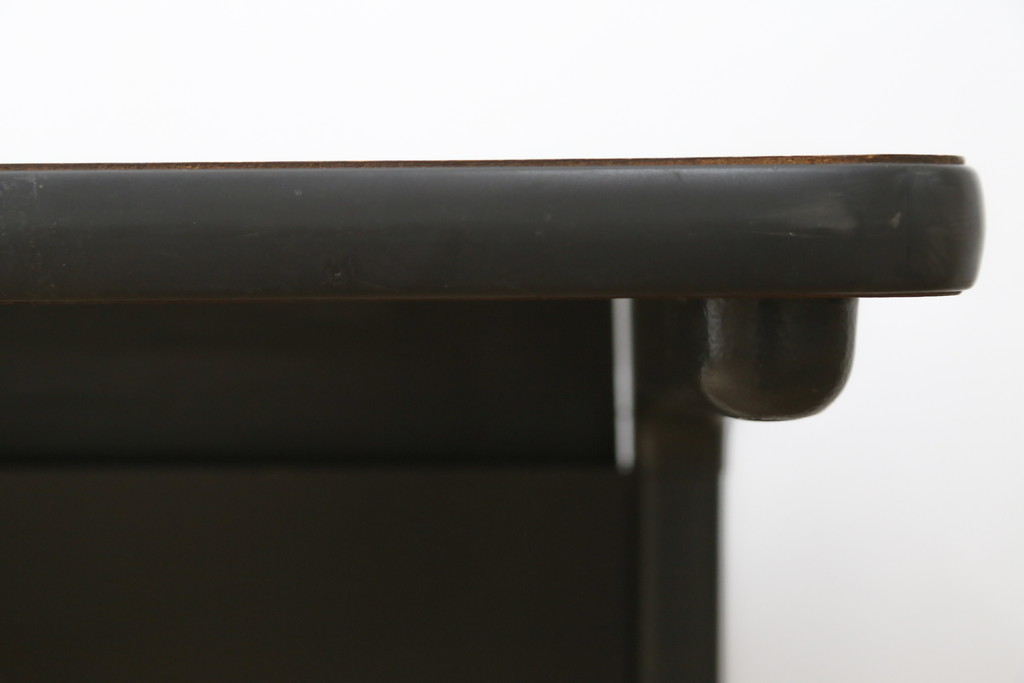 アメリカビンテージ　Hermanmiller(ハーマンミラー社)　アクション・オフィス(Action Office)　ロバート・プロプスト(Robert Propst)　ジョージ・ネルソン(George Nelson)　スタイリッシュなデザインが素敵なワークデスク(机、作業台、在宅用、在宅ワーク用、ヴィンテージ)(R-081202)