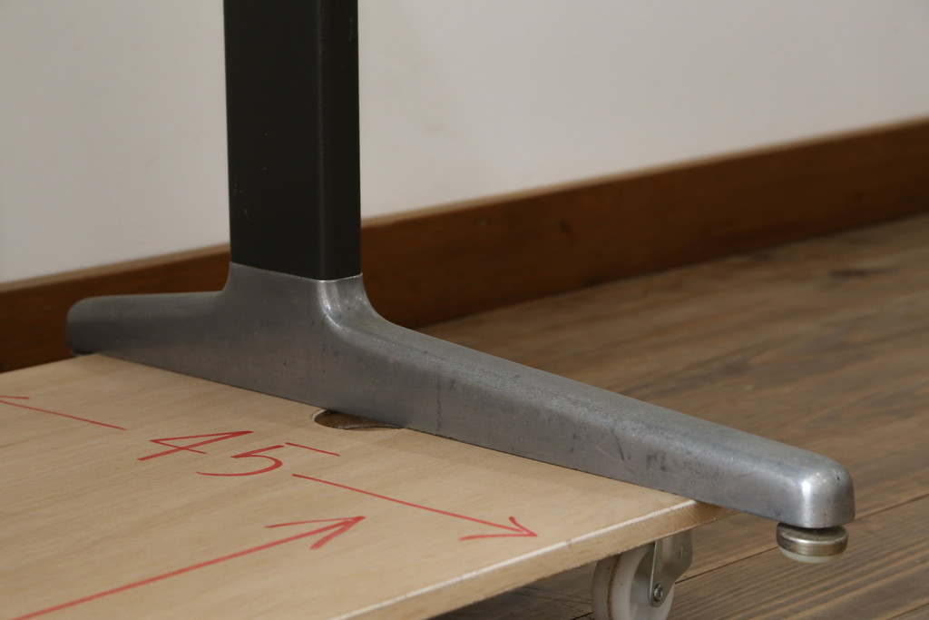 アメリカビンテージ　Hermanmiller(ハーマンミラー社)　アクション・オフィス(Action Office)　ロバート・プロプスト(Robert Propst)　ジョージ・ネルソン(George Nelson)　スタイリッシュなデザインが素敵なワークデスク(机、作業台、在宅用、在宅ワーク用、ヴィンテージ)(R-081202)