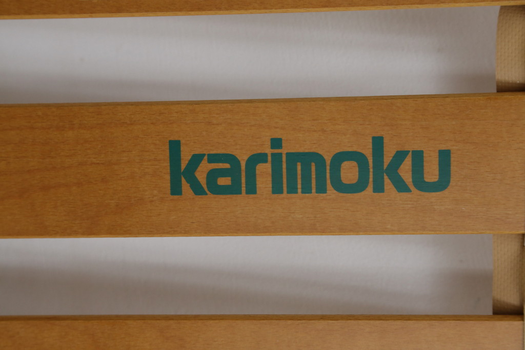 中古　カリモク家具(karimoku)　domani(ドマーニ)　シンプルなデザインが使いやすいすのこ付きベッドフレーム(セミダブル)(R-072069)