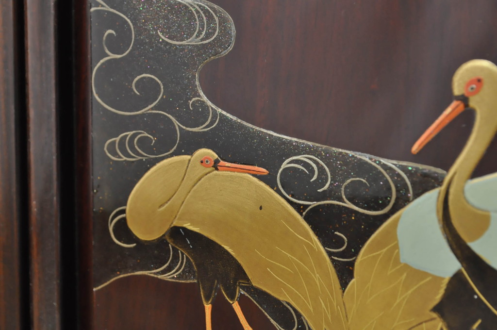 中古　伝統工芸品　大阪唐木指物　中澤唐木　好斎作　紫檀(シタン)材　漆塗り　琳派の群鶴を描いた蒔絵入りの脚付き飾り棚(茶棚、茶箪笥、茶タンス、収納棚、戸棚、サイドキャビネット)(定価約165万円)(R-080243)