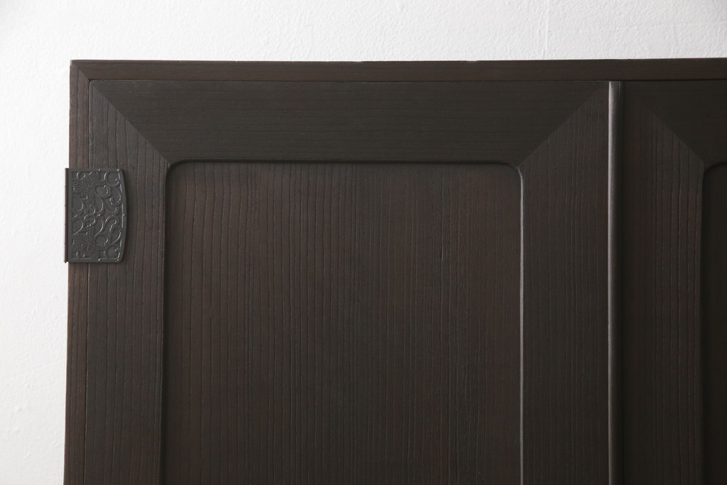 桐箪笥の衣装盆を外して使いやすくリメイク!上段の衣装盆4杯を取り外し。チェストナット系で着色仕上げ。
