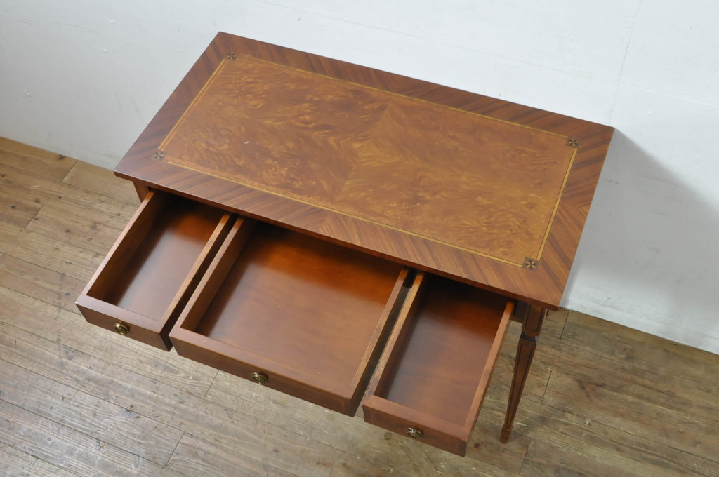 中古　イタリア　輸入家具　凛とした佇まいが美しい象嵌入りのデスク(コンソールテーブル、平机、ワークデスク、在宅用、在宅ワーク用)(R-080244)