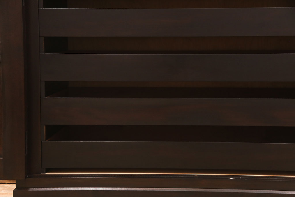 【セミオーダー家具実例】松本民芸家具の着物箪笥に台輪を取り付けてリメイク!新材で制作した部分もしっかり色合わせして、統一感のある仕上がりに。(和タンス、戸棚、収納棚、着物箪笥)