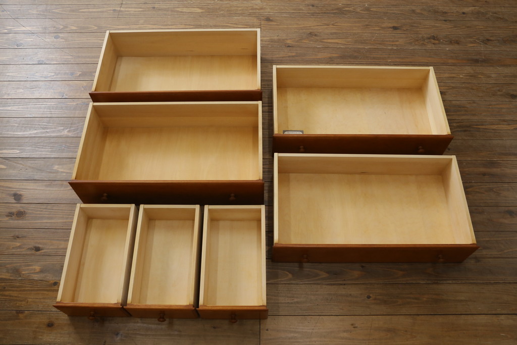 中古　横浜クラシック家具　ダニエル(Daniel)　チェストセブン(S)　シンプルなデザインと温かみのある色合いが魅力的なチェスト(サイドチェスト、引き出し、洋服タンス、衣装箪笥、収納箪笥)(R-071942)