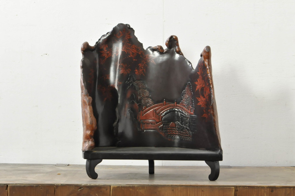 和製ビンテージ　工芸品　日光　鈴木島吉作　総漆塗り　木瘤(こぶ)　大胆にあしらわれた紅葉と細かな彫刻が見事な存在感のある飾り台(花台、ヴィンテージ)(R-080251)
