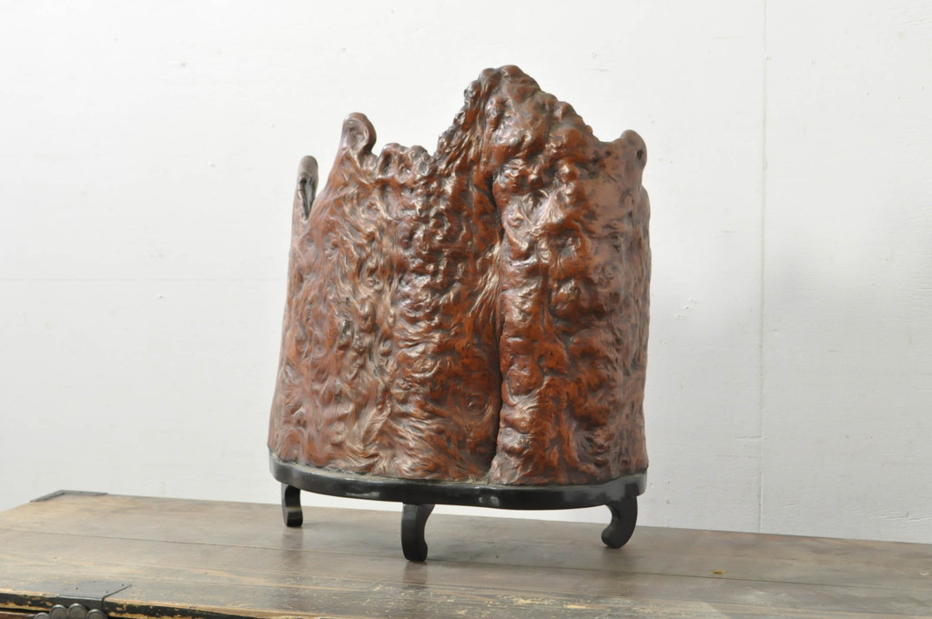 和製ビンテージ　工芸品　日光　鈴木島吉作　総漆塗り　木瘤(こぶ)　大胆にあしらわれた紅葉と細かな彫刻が見事な存在感のある飾り台(花台、ヴィンテージ)(R-080251)