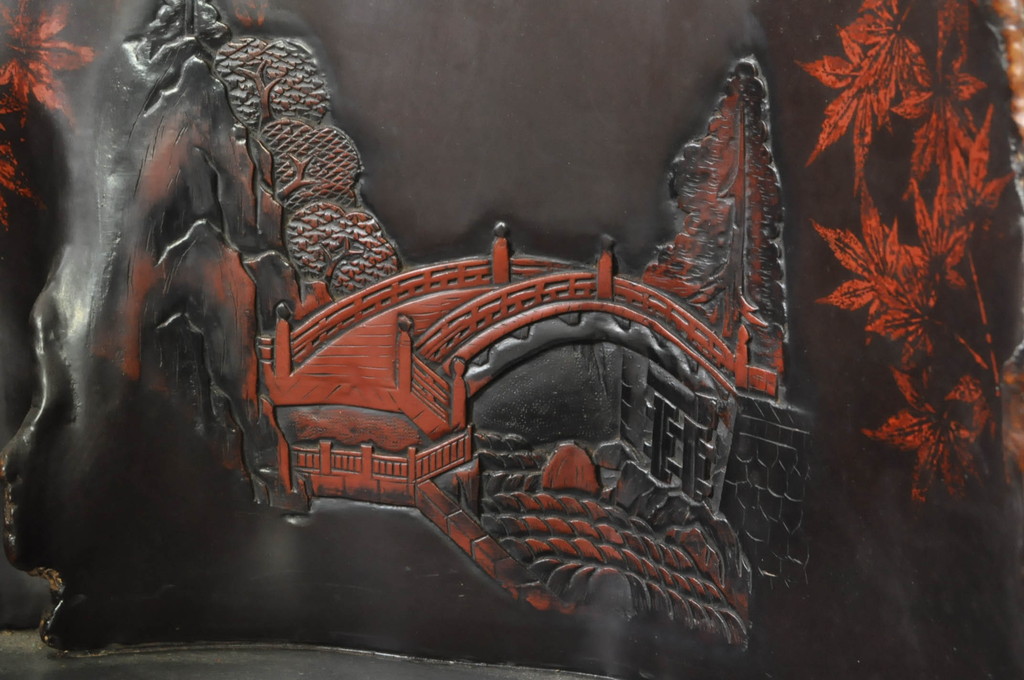 和製ビンテージ　工芸品　日光　鈴木島吉作　総漆塗り　木瘤(こぶ)　大胆にあしらわれた紅葉と細かな彫刻が見事な存在感のある飾り台(花台、ヴィンテージ)(R-080251)