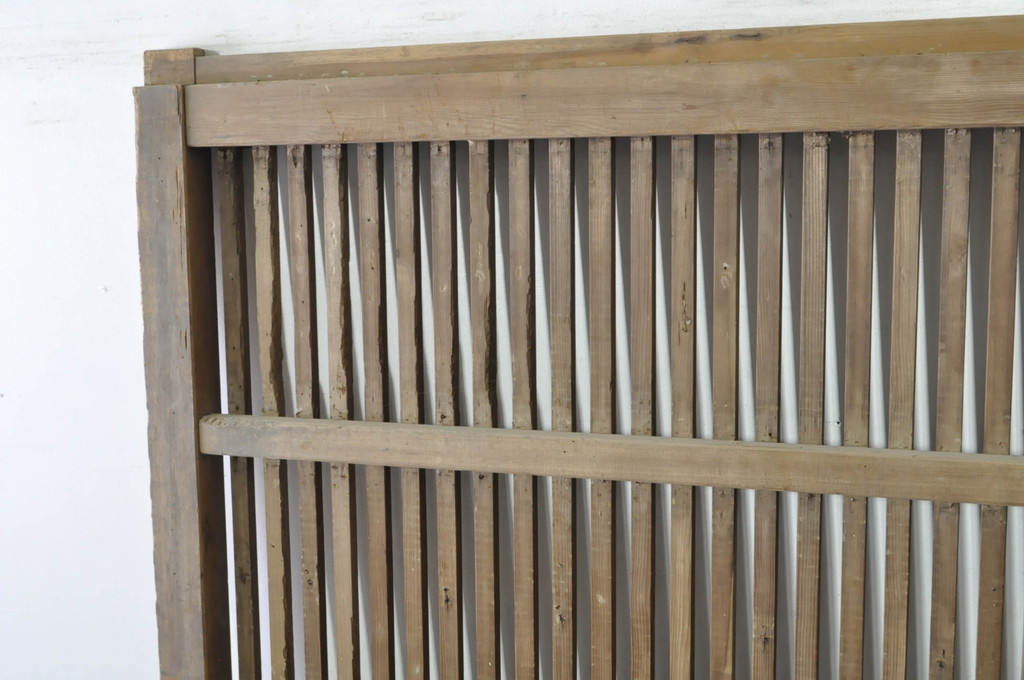 アンティーク建具　松材　時代の流れを感じさせる格子蔵戸1枚(引き戸、玄関戸、格子戸)(R-080220)