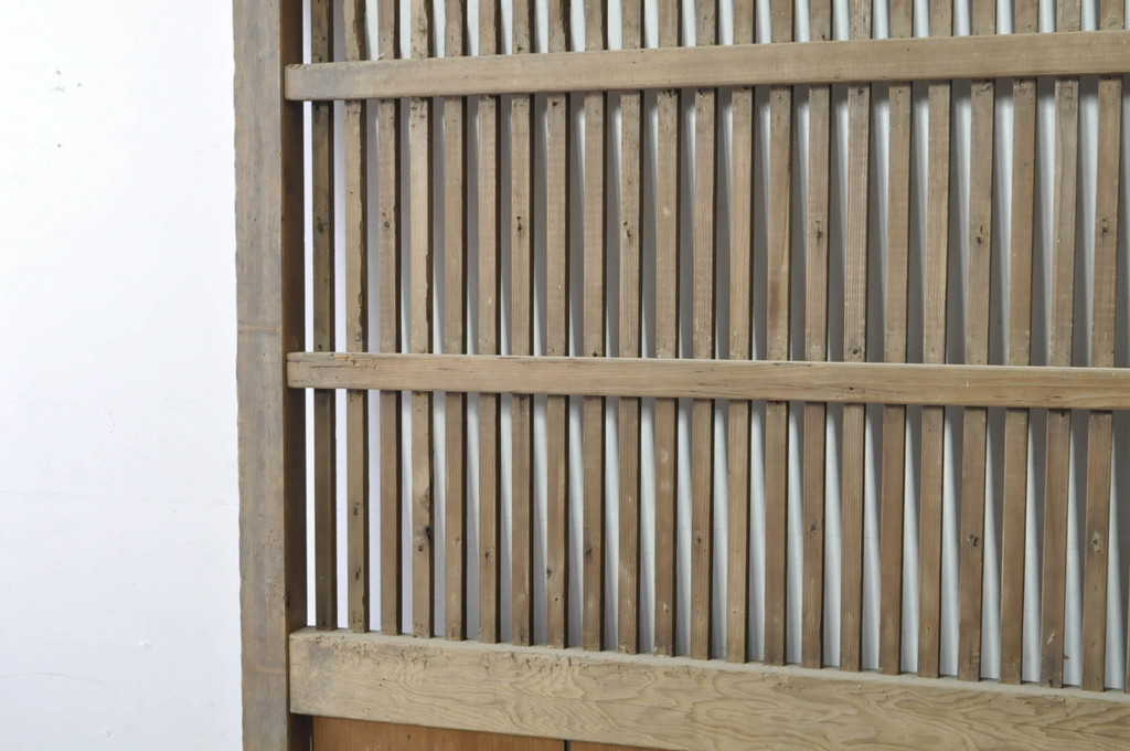 アンティーク建具　松材　時代の流れを感じさせる格子蔵戸1枚(引き戸、玄関戸、格子戸)(R-080220)