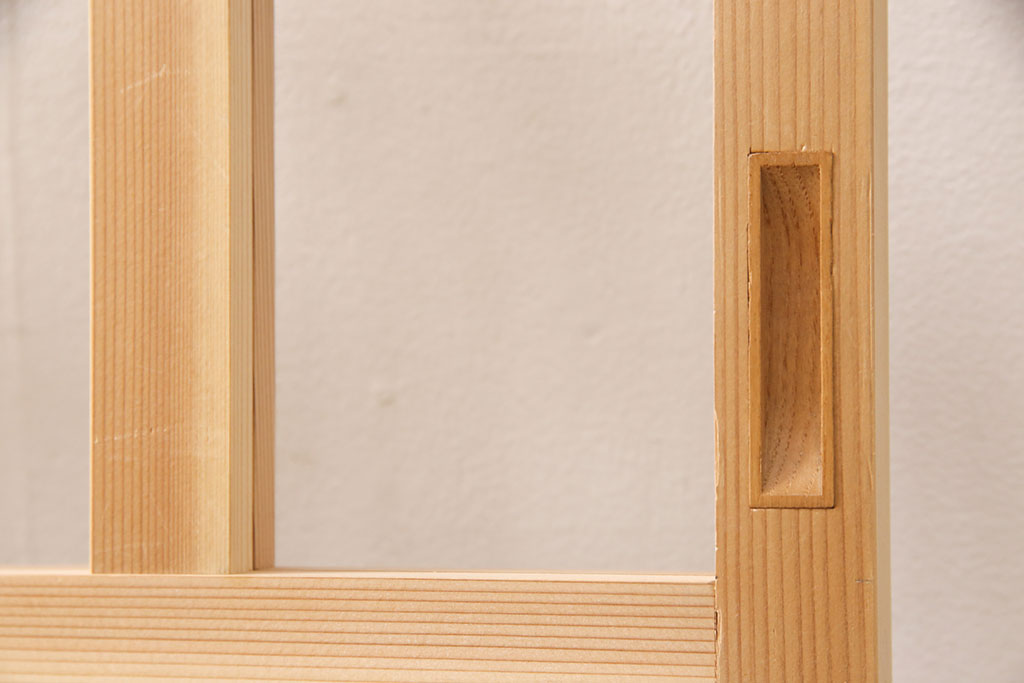 【セミオーダー家具実例】ガラス戸の高さと幅をリサイズし、高品質リペアを施してお届けしました。無塗装のまま仕上げ、天然木の味わいがダイレクトに感じられるナチュラルな建具に。(引き戸、格子戸)
