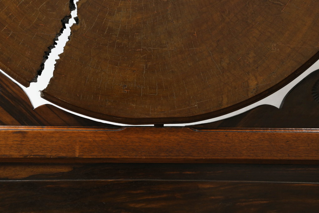 和製アンティーク　黒柿材　丸太輪切りのユニークなデザインと重厚な佇まいが魅力の彫刻入り衝立て(パーテーション、仕切り、つい立て、衝い立て)(R-069515)