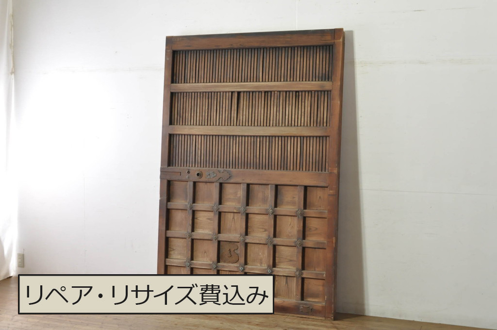 アンティーク建具　上手物!!　うさぎの金具も良いね　厚く背も高い高級な格子蔵戸1枚(引き戸、玄関戸、格子戸)(R-080223)