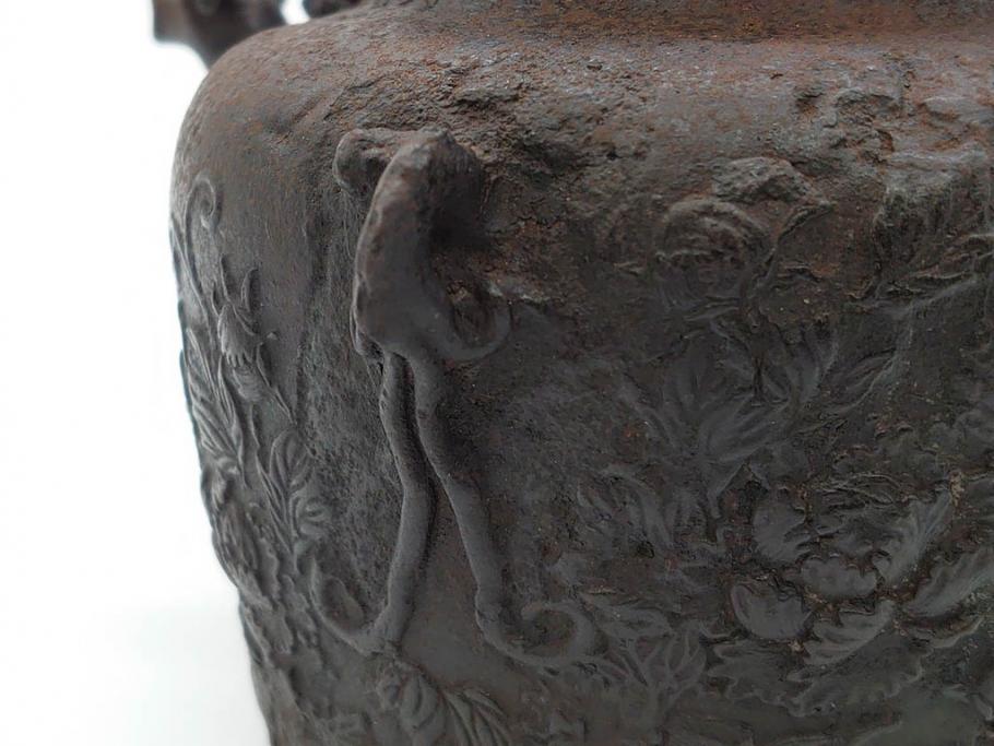 明治～大正　龍文堂造　丁寧な意匠ながらも迫力のある鉄瓶(獣口、花唐草、湯沸、湯瓶、茶道具、茶器)(R-074876)
