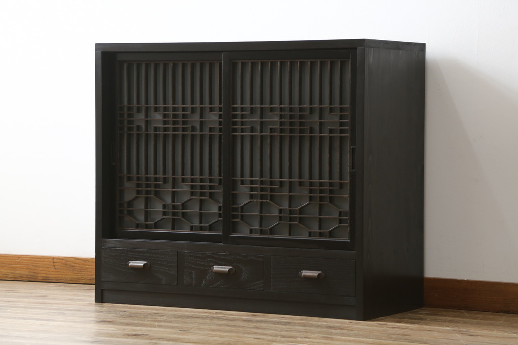 中古　ラフジュ工房オリジナル　古建具リメイク　すりガラス入り　洗練された和の雰囲気を放つサイドボード(書院戸、組子、サイドキャビネット、収納棚、戸棚、食器棚)(R-078870)