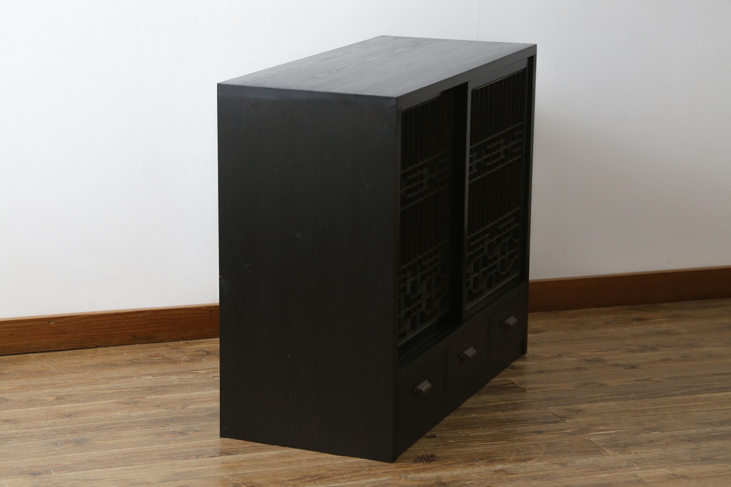 中古　ラフジュ工房オリジナル　古建具リメイク　すりガラス入り　洗練された和の雰囲気を放つサイドボード(書院戸、組子、サイドキャビネット、収納棚、戸棚、食器棚)(R-078870)