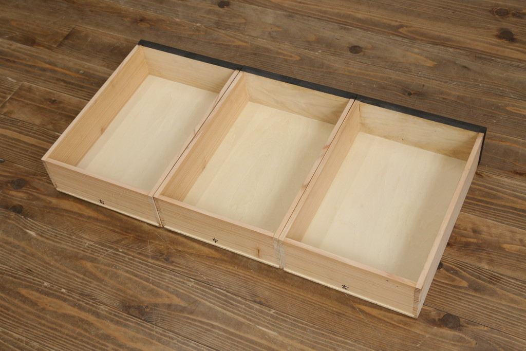中古　ラフジュ工房オリジナル　古建具リメイク　すりガラス入り　洗練された和の雰囲気を放つサイドボード(書院戸、組子、サイドキャビネット、収納棚、戸棚、食器棚)(R-078870)