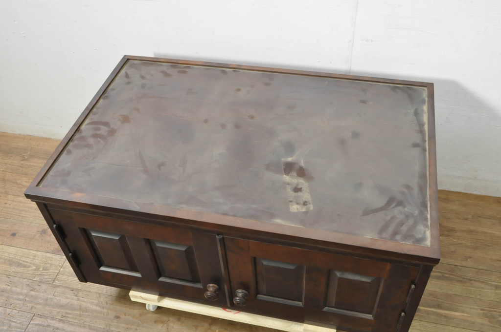 中古　美品　北海道民芸家具　和洋どちらにも取り入れやすい、落ち着いた雰囲気が魅力のローボード(テレビボード、テレビ台、リビングボード、サイドボード、収納棚、戸棚)(R-080236)