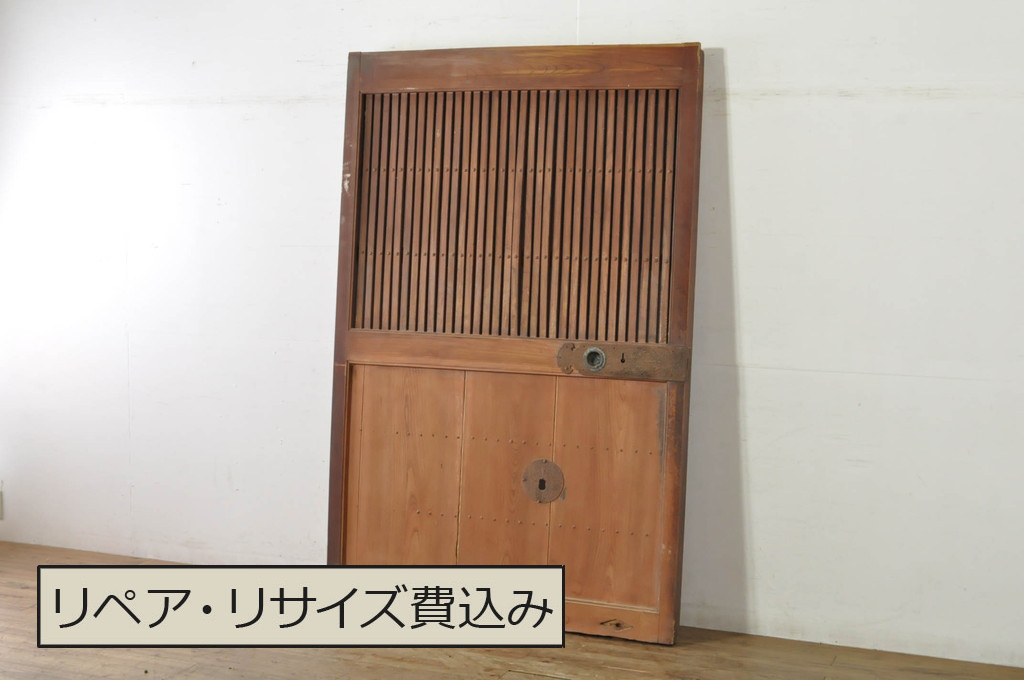 アンティーク建具　総欅(ケヤキ)材　時代の流れを感じさせる格子蔵戸1枚(引き戸、玄関戸、格子戸)(R-080229)