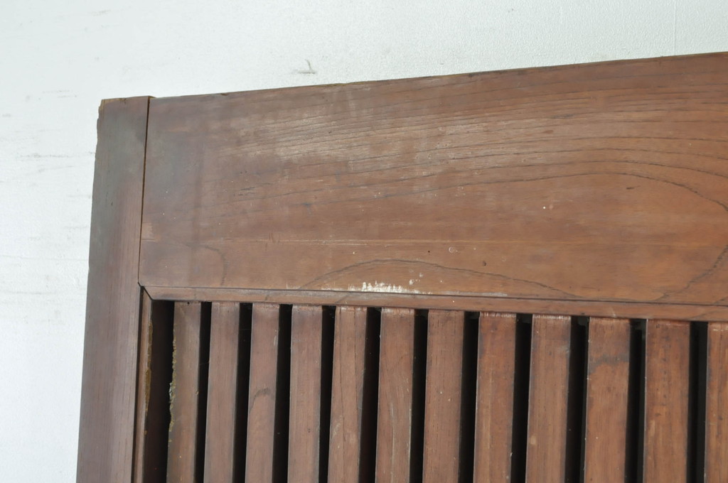 アンティーク建具　総欅(ケヤキ)材　時代の流れを感じさせる格子蔵戸1枚(引き戸、玄関戸、格子戸)(R-080229)