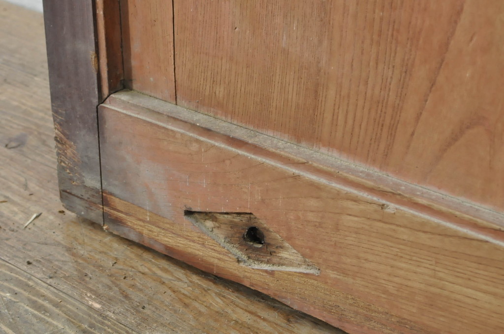アンティーク建具　総欅(ケヤキ)材　時代の流れを感じさせる格子蔵戸1枚(引き戸、玄関戸、格子戸)(R-080229)