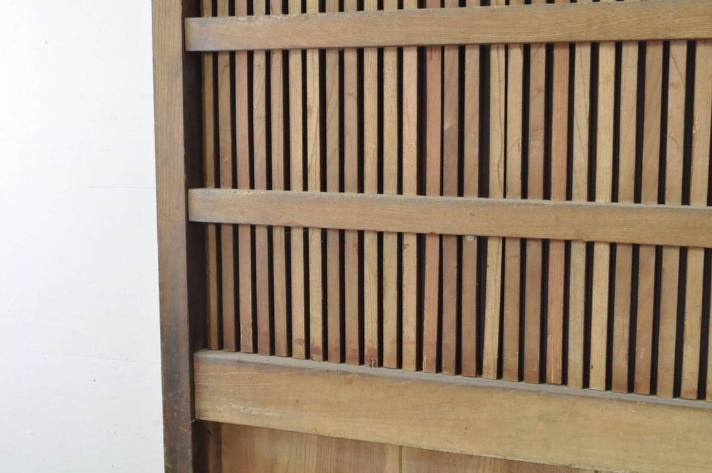 アンティーク建具　総欅(ケヤキ)材　時代の流れを感じさせる格子蔵戸1枚(引き戸、玄関戸、格子戸)(R-080229)