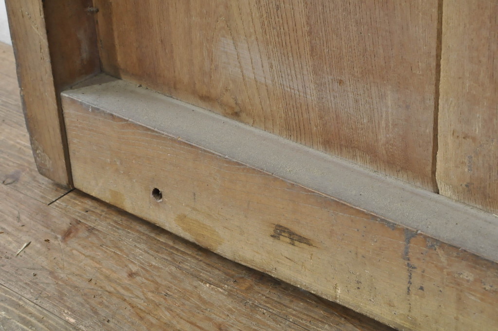 アンティーク建具　総欅(ケヤキ)材　時代の流れを感じさせる格子蔵戸1枚(引き戸、玄関戸、格子戸)(R-080229)