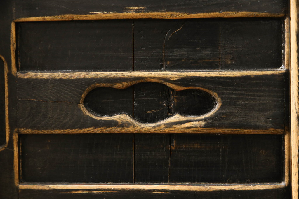 中古　アンティーク調でレトロな雰囲気が魅力の小振りな階段箪笥(収納棚、戸棚、和タンス)(R-066549)