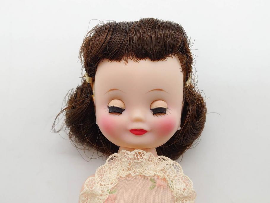 Tiny Betsy McCall(タイニー・ベッツィー・マッコール)　パッチリとした瞳が愛らしい人形と服や小物セット(ファッションドール、着せ替え人形、女の子、目つむり人形、アメリカ、ブリンキング・アイ、外箱付き)(R-080556)
