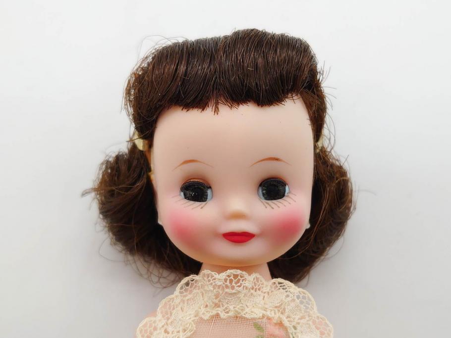 Tiny Betsy McCall(タイニー・ベッツィー・マッコール)　パッチリとした瞳が愛らしい人形と服や小物セット(ファッションドール、着せ替え人形、女の子、目つむり人形、アメリカ、ブリンキング・アイ、外箱付き)(R-080556)