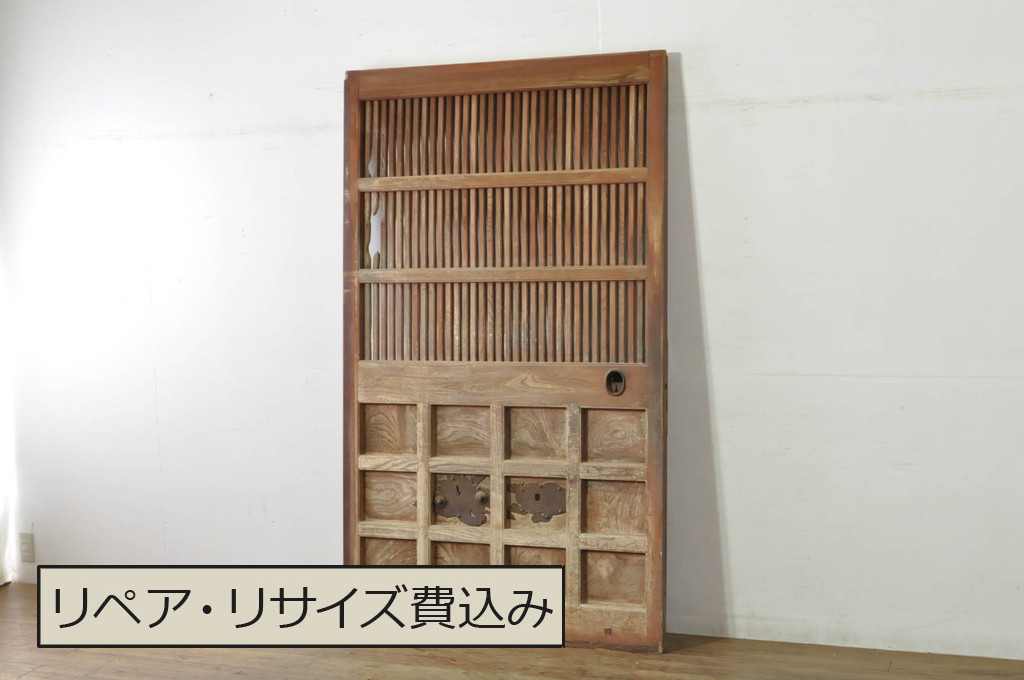 アンティーク建具　上手物!!　北陸産　総欅(ケヤキ)材　鶴と亀の金具がアクセントの格子蔵戸1枚(引き戸、玄関戸)(R-080233)