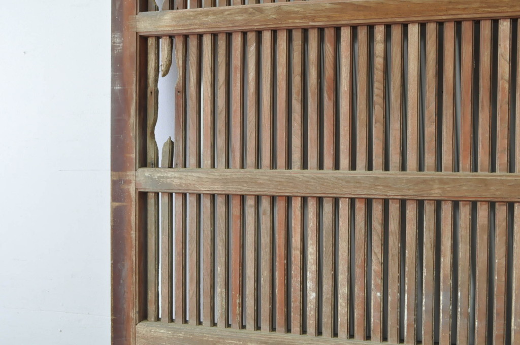 アンティーク建具　上手物!!　北陸産　総欅(ケヤキ)材　鶴と亀の金具がアクセントの格子蔵戸1枚(引き戸、玄関戸)(R-080233)