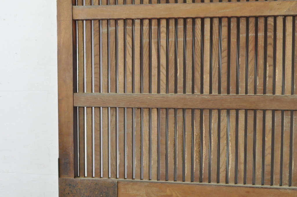 アンティーク建具　上手物!!　北陸産　総欅(ケヤキ)材　鶴と亀の金具がアクセントの格子蔵戸1枚(引き戸、玄関戸)(R-080233)