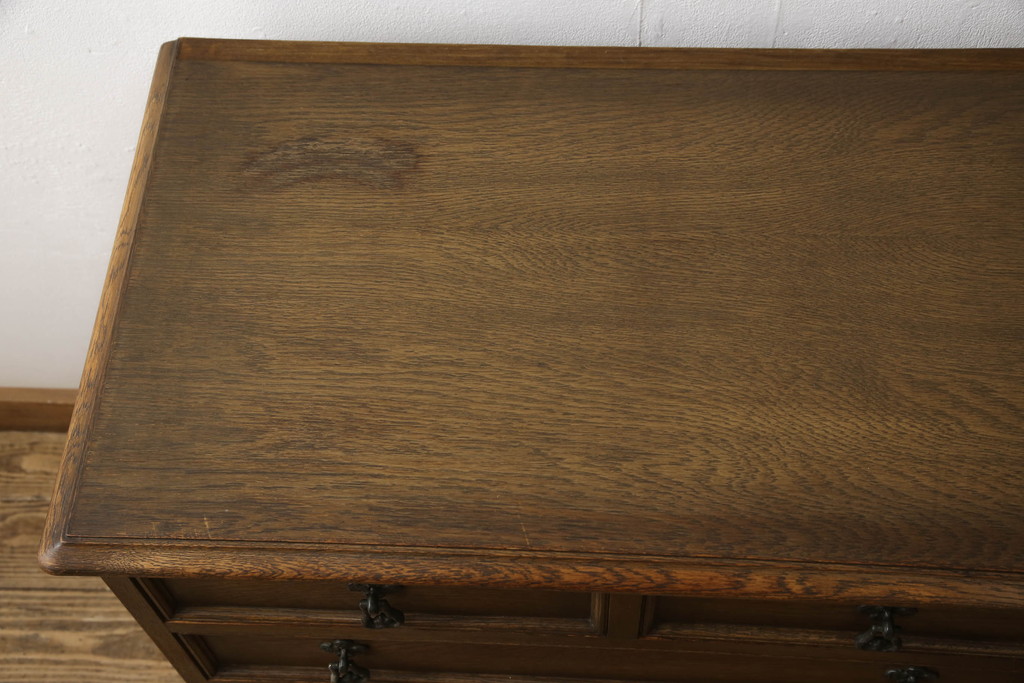 和製ビンテージ　神戸洋家具　小振りなサイズが使いやすいオーク材製チェスト(引き出し、サイドチェスト、洋服タンス、ヴィンテージ)(R-066531)