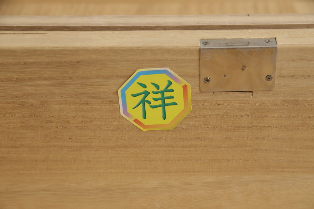 【桐箪笥(桐たんす)リメイク実例】総桐箪笥に高品質リペアを施しました。桐材本来の美しさを生かした木地仕上げを施し、さらに木部の呼吸も妨げない蜜蝋ワックスで仕上げました。(総桐たんす、着物箪笥、衣装箪笥、整理箪笥、引き出し、和タンス)