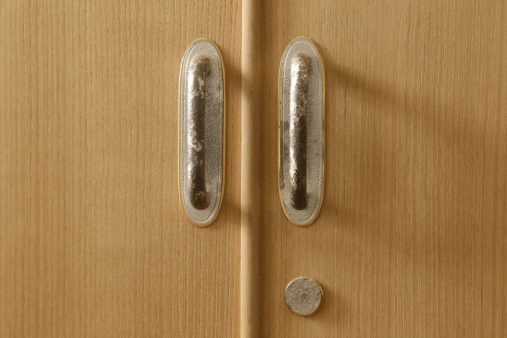 【桐箪笥(桐たんす)リメイク実例】総桐箪笥に高品質リペアを施しました。桐材本来の美しさを生かした木地仕上げを施し、さらに木部の呼吸も妨げない蜜蝋ワックスで仕上げました。(総桐たんす、着物箪笥、衣装箪笥、整理箪笥、引き出し、和タンス)