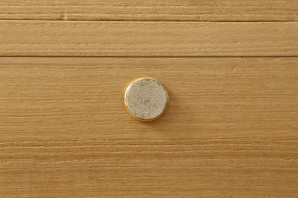 【桐箪笥(桐たんす)リメイク実例】総桐箪笥に高品質リペアを施しました。桐材本来の美しさを生かした木地仕上げを施し、さらに木部の呼吸も妨げない蜜蝋ワックスで仕上げました。(総桐たんす、着物箪笥、衣装箪笥、整理箪笥、引き出し、和タンス)