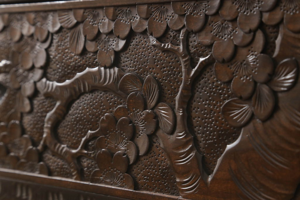 中古　軽井沢彫り　満開の桜の彫りが見事なサイドチェスト(小箪笥、整理タンス、収納たんす、引き出し)(R-060010)