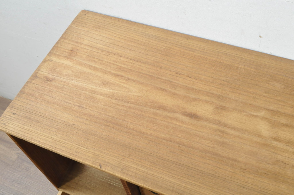和製アンティーク　上手物!!　素朴だが作りの良いラデン漆絵の総桐茶棚(茶箪笥、飾り棚、収納棚、戸棚、引き出し)(R-080296)