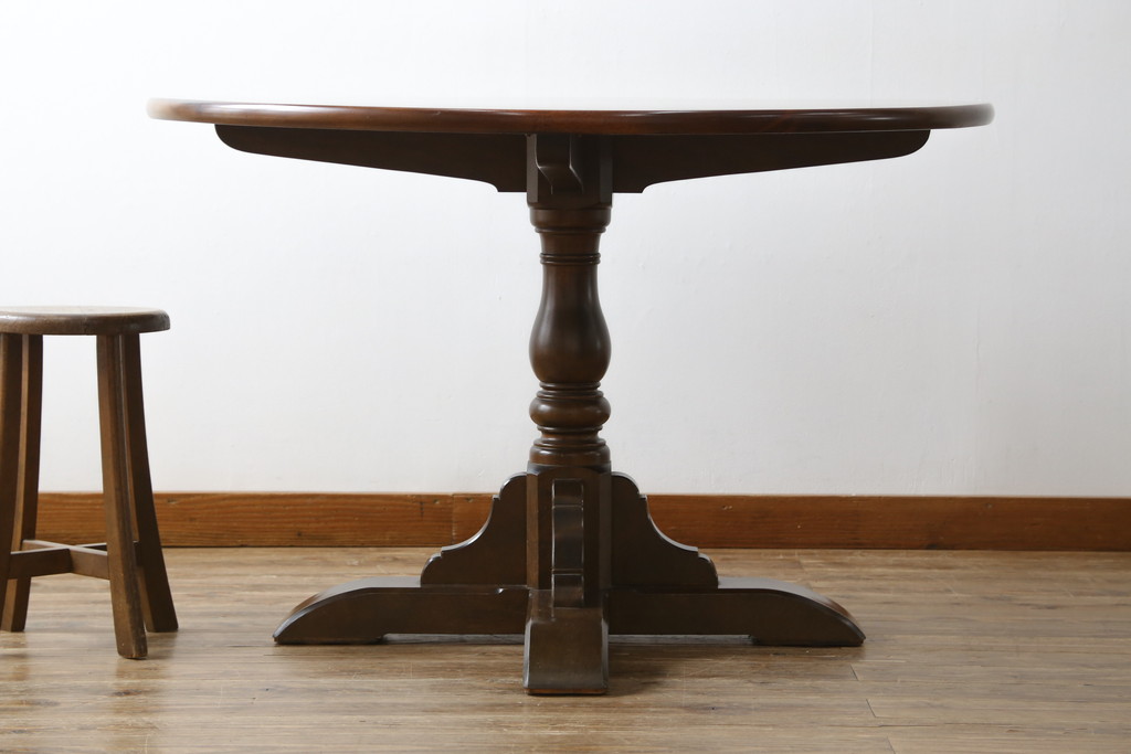 中古　美品　松本民芸家具　シックな佇まいがお洒落なラウンドテーブル(ダイニングテーブル、カフェテーブル、食卓、丸テーブル、2人掛け、4人掛け)(R-081244)
