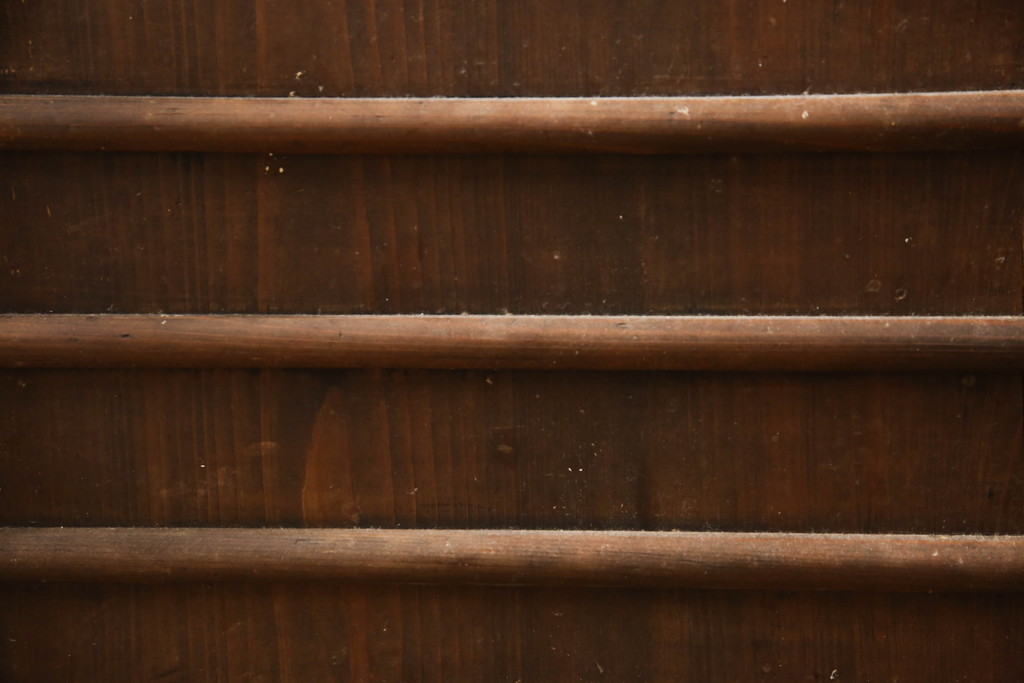 和製アンティーク　檜(ヒノキ)材　レトロな雰囲気漂う水屋箪笥サイドボード(時代箪笥、茶棚、収納棚、戸棚、引き出し、サイドキャビネット、テレビ台、テレビボード)(R-066323)