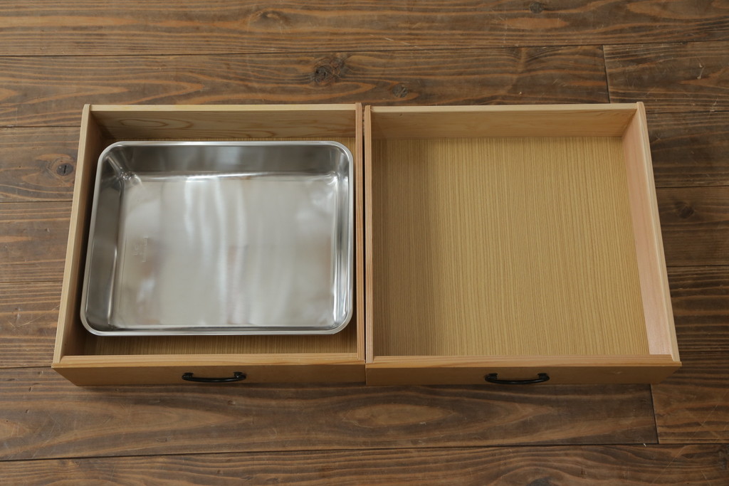 【セミオーダー家具実例】置き水屋に高品質リペアを施しました。金具は現状の物を使用し、当店選定のステンレス製のバットを設置し、現状をベースに着色して仕上げました。(置水屋、茶水屋、戸棚、茶棚、収納棚、網代引戸)