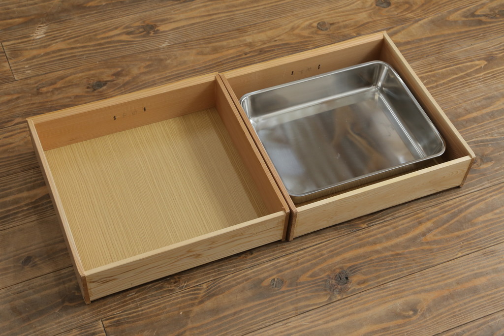 【セミオーダー家具実例】置き水屋に高品質リペアを施しました。金具は現状の物を使用し、当店選定のステンレス製のバットを設置し、現状をベースに着色して仕上げました。(置水屋、茶水屋、戸棚、茶棚、収納棚、網代引戸)