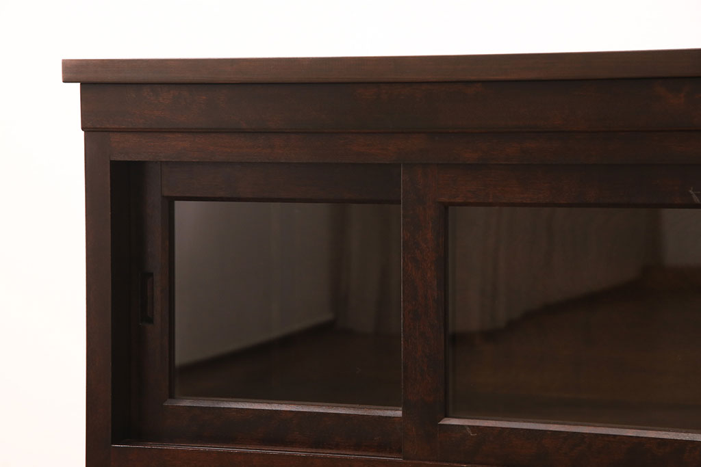 【セミオーダー家具実例】松本民芸家具のローボードを高品質リペアしました。天板と脚を取り付け、建具をガラス戸に変更。テレビ台として使いやすい作りにリメイクしました。(テレビボード、リビングボード)