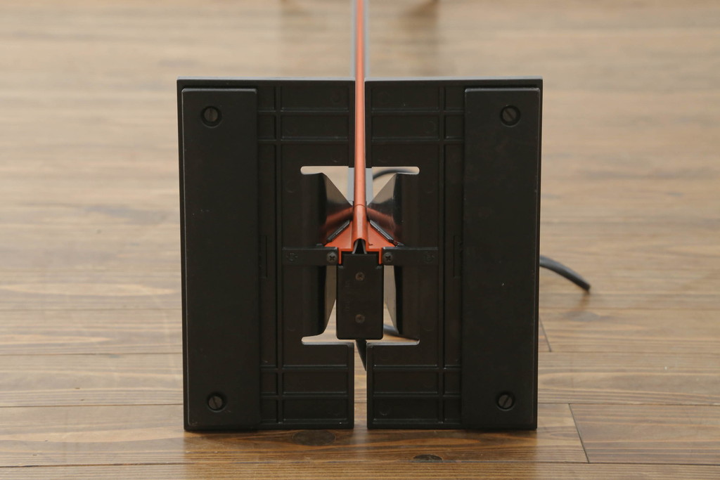 イタリアビンテージ　希少な廃盤品　FLOS(フロス)社　Papillona(パピローナ)　お部屋のアクセントにぴったりのシンプルでスタイリッシュなフロアライト(フロアランプ、スタンドライト、照明、間接照明、ヴィンテージ)(R-072671)