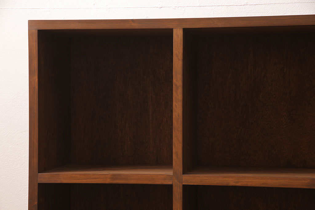 【オーダー家具実例】ラフジュ工房オリジナル商品のマス目棚を新規製作しました。ご希望のサイズ、棚の配置で、ヒノキ無垢材を使って制作。レトロで木の温かみ漂う収納棚に仕上がりました。(ロッカー、ラック、本棚)