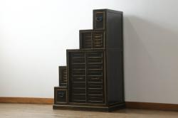 【セミオーダー家具実例】階段箪笥に高品質リペアを施しました。一番大きな収納部分に新たに棚板と棚受けを製作し、本体は着色せずに仕上げました。(収納棚、戸棚、和タンス、整理箪笥)